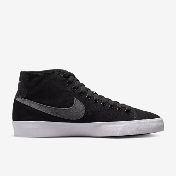 Nike Skate Shoes
Nike SB Blazer Court Mid
Premium
•Black/Anthracite
•FB1378-001 - Picture 6 of 16